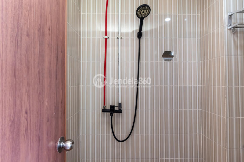Bathroom Studio Apartment with  View at Cinere Resort Apartment