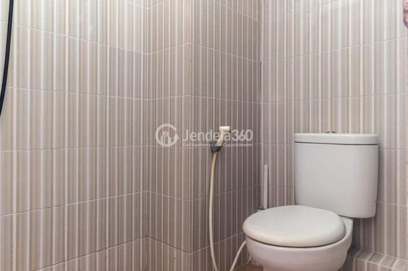 Bathroom Studio Apartment with  View at Cinere Resort Apartment
