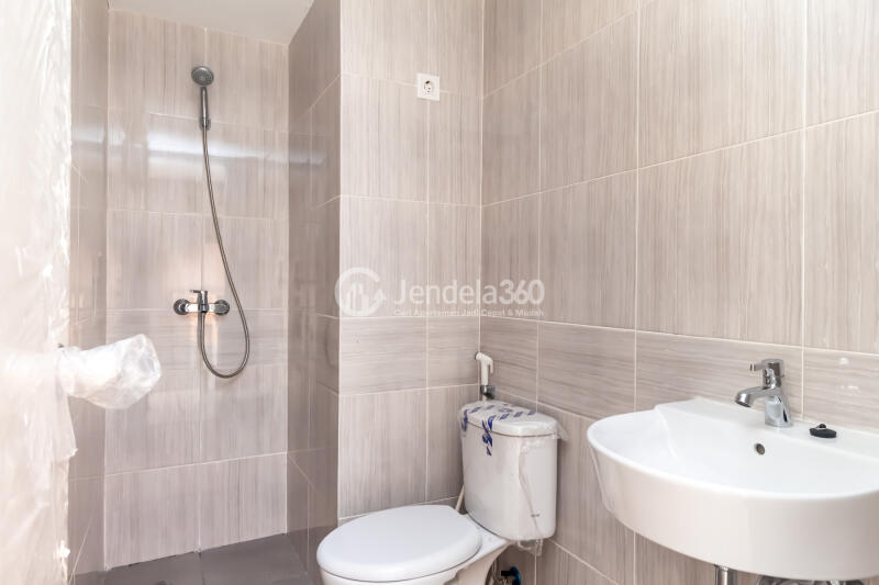 Bathroom Good Deal 2BR Apartment at Vasanta Innopark Apartment High Floor