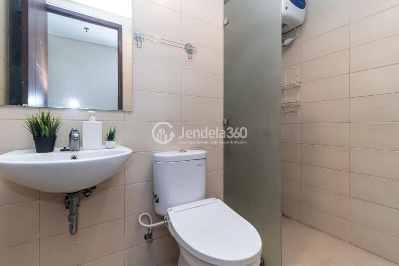 Bathroom 2 2BR Sky Terrace Apartment at Tower Pecatu