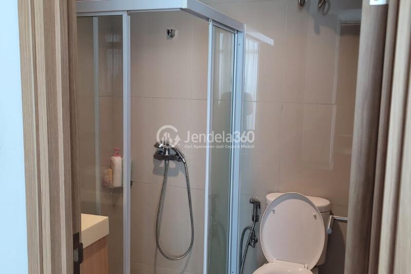 Bathroom Low Floor 1BR Apartment with  View at Tree Park City