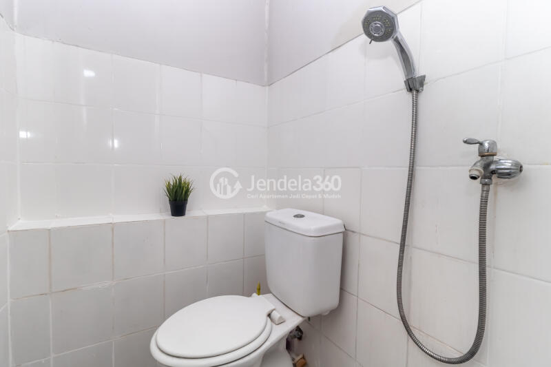 Bathroom Trendy 2BR Apartment Low Floor with  View at Kalibata City Apartment