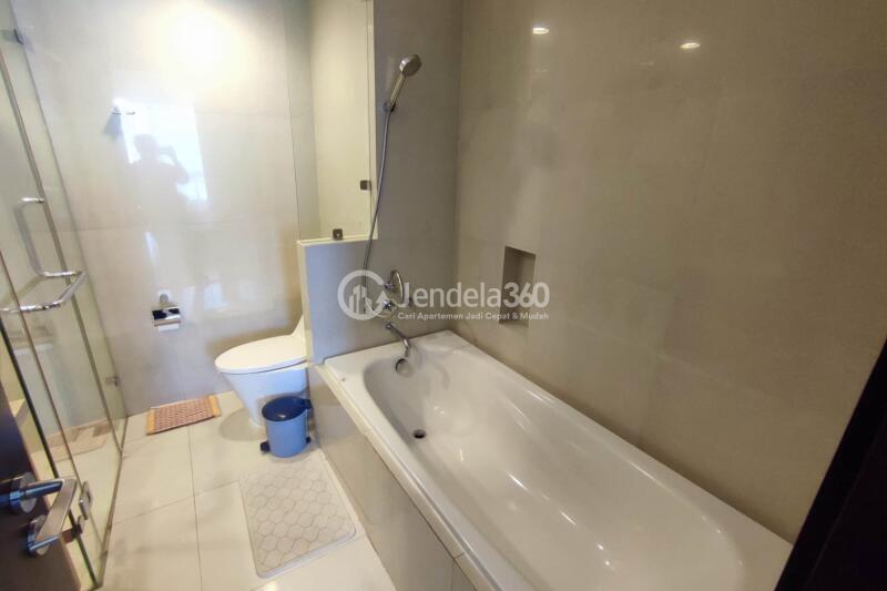 Bathroom 2BR Setiabudi Sky Garden Apartment at High Floor