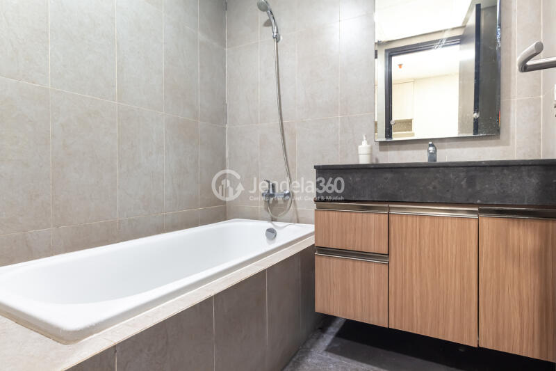 Bathroom Studio Apartment with  View at Orange County Lippo Cikarang