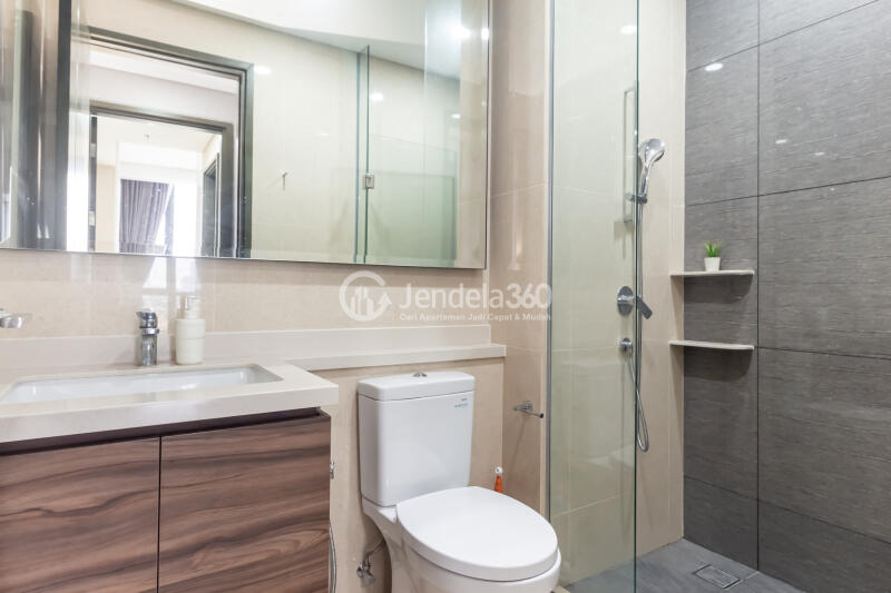 Bathroom 2 Low Floor 2BR Apartment with  View at Condominium Marigold Navapark Apartment