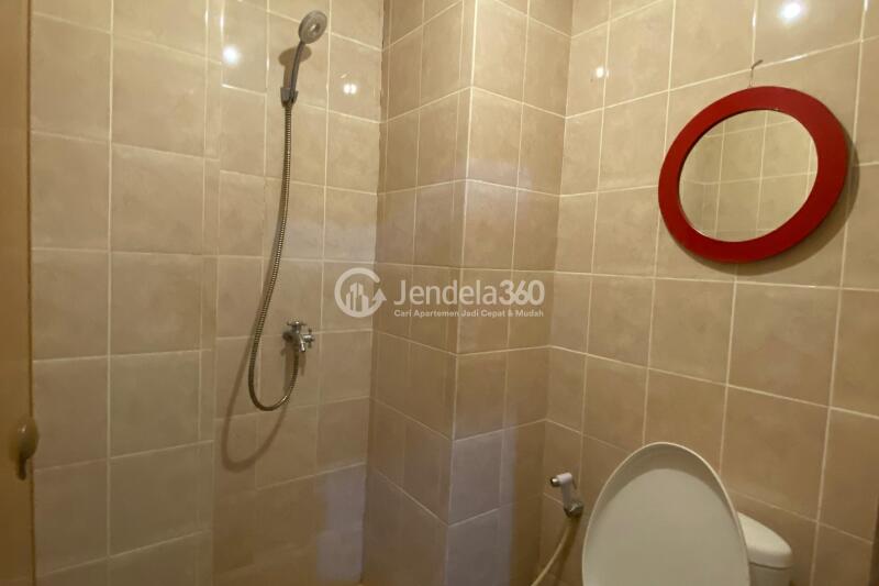 Bathroom Low Floor 2BR Apartment with  View at Pinewood Jatinangor Apartment