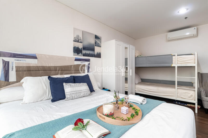 Bedroom 1BR Apartment with City View at AKR Gallery West Residence