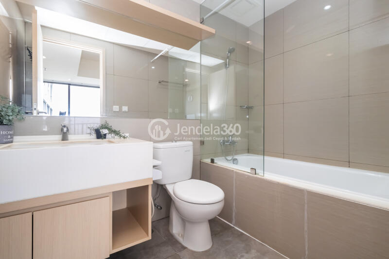 Bathroom 2BR Apartment with  View at Orange County Lippo Cikarang