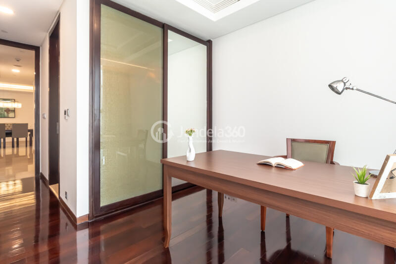 Bedroom 3 3BR Shangri-La Residence Apartment at Low Floor