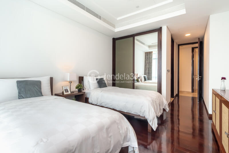 Bedroom 2 3BR Shangri-La Residence Apartment at Low Floor