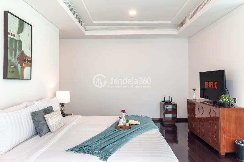 Bedroom 1 Simply Look 4BR Apartment Low Floor with City View at Shangri-La Residence