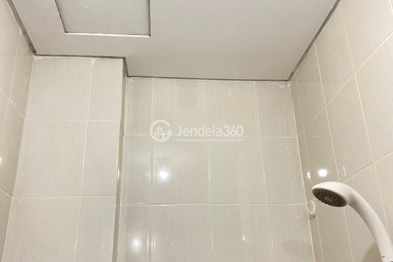 Bathroom Elegant 2BR Apartment High Floor with LRT Station View at Grand Icon Caman Apartment