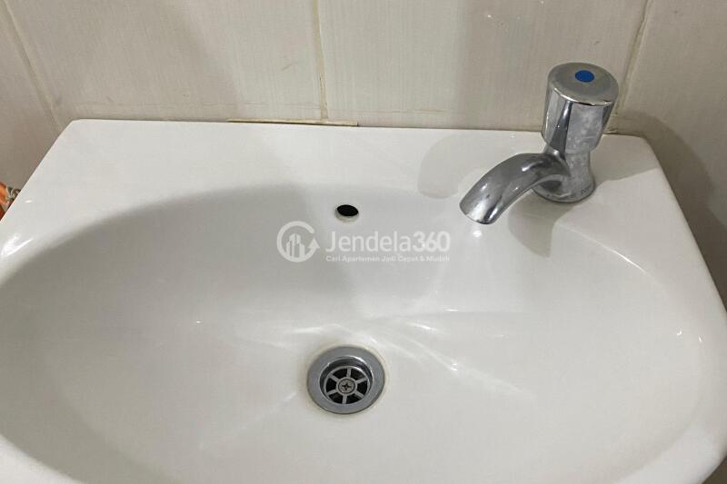 Bathroom Elegant 2BR Apartment High Floor with LRT Station View at Grand Icon Caman Apartment