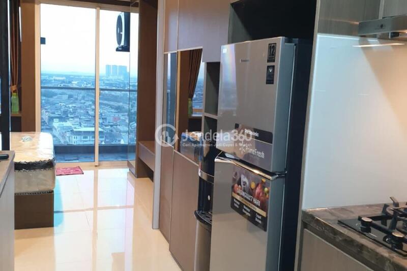 Kitchen Studio Apartment with City View at Green Sedayu Apartment