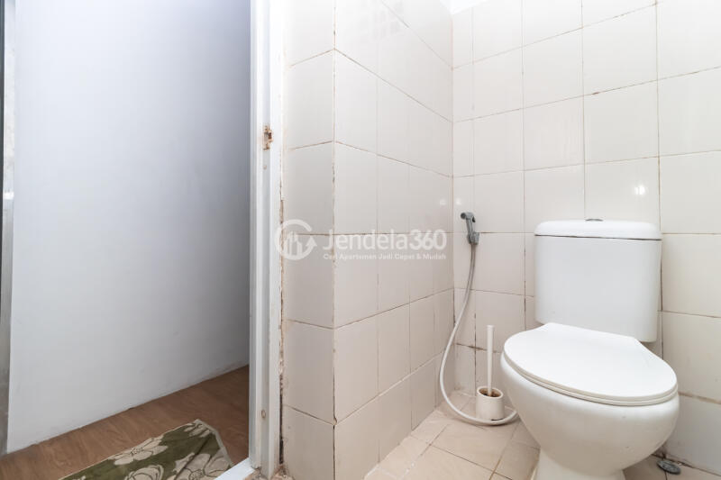 Bathroom 2BR Apartment with  View at Pancoran Riverside Apartment