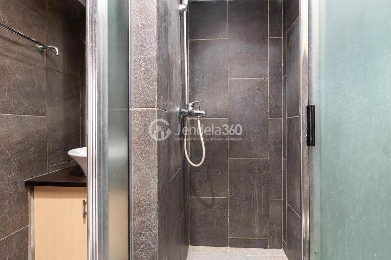 Bathroom Good Deal 2BR Apartment at Taman Rasuna Apartment Tower Tower 17