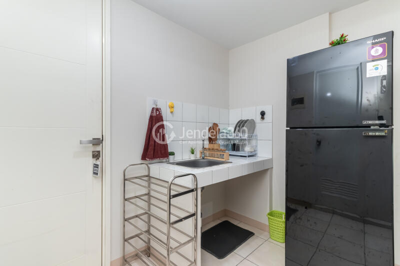 Kitchen 3BR The Springlake Summarecon Apartment at Tower Caldesia