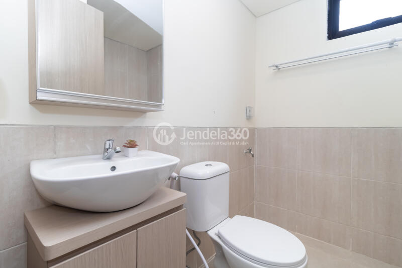 Bathroom Strategic Location 3BR Apartment at Meikarta Apartment Low Floor