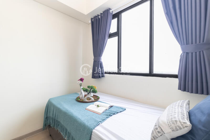 Bedroom 2 Strategic Location 3BR Apartment at Meikarta Apartment Low Floor