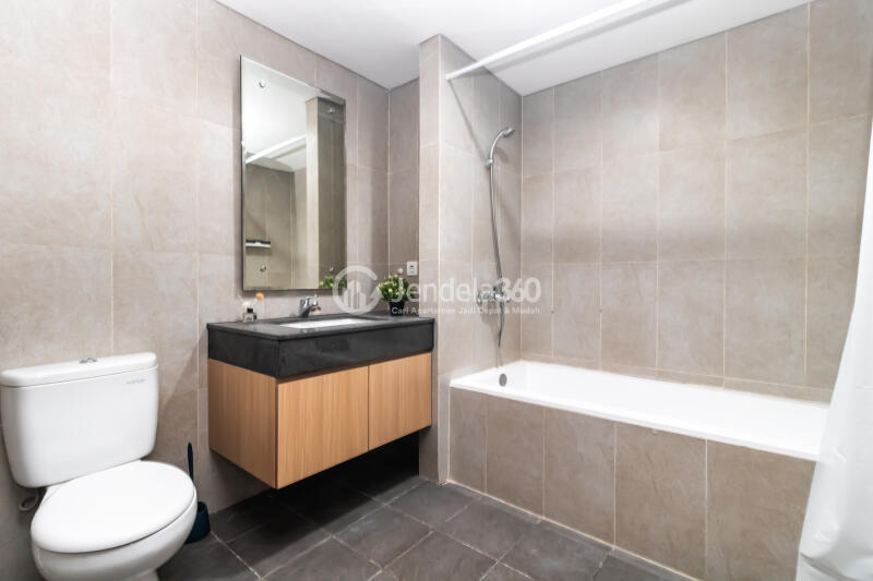 Bathroom 1BR Orange County Lippo Cikarang Apartment at Low Floor