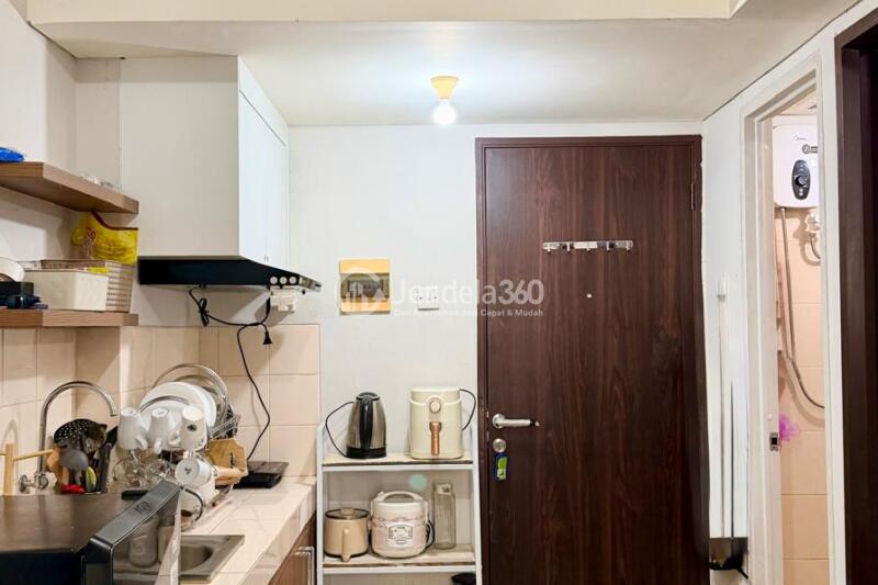 Kitchen Comfortable 2BR Apartment Low Floor with city View at Serpong Green View Apartment