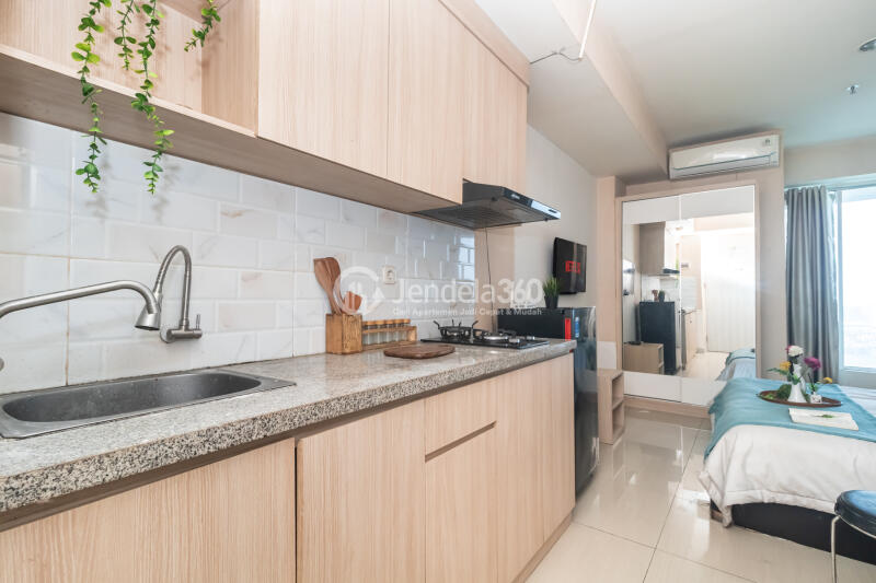 Kitchen High Floor Studio Apartment with City View at Grand Kamala Lagoon Apartment