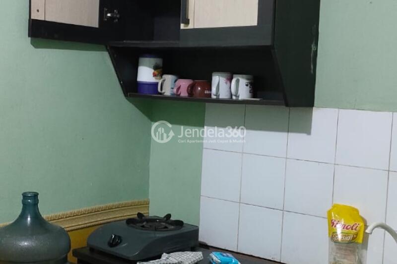 Kitchen 1BR Apartment with  View at Modernland Golf Apartment