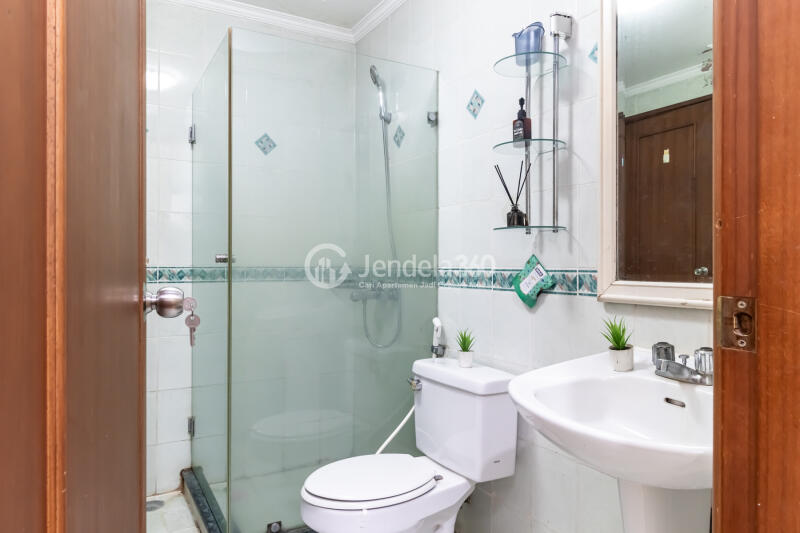 Bathroom Low Floor 1BR Apartment with  View at Puri Imperium Apartmentjl Kuningan Madya kav 5 GunturSetiabudi jaksel
