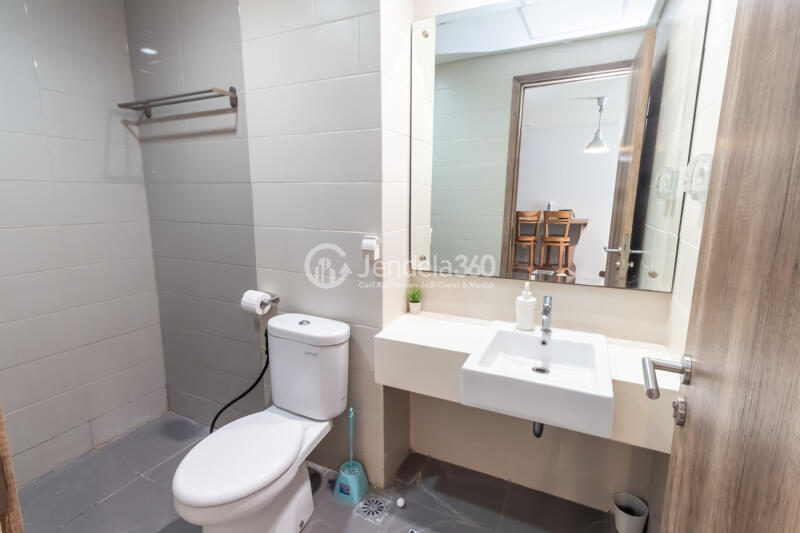 Bathroom 1BR Apartment with  View at Pejaten Park Residence