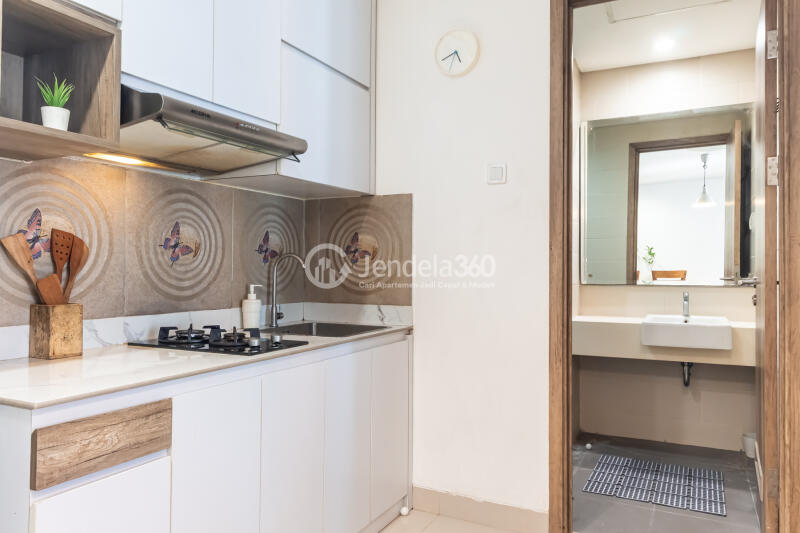 Kitchen 1BR Apartment with  View at Pejaten Park Residence