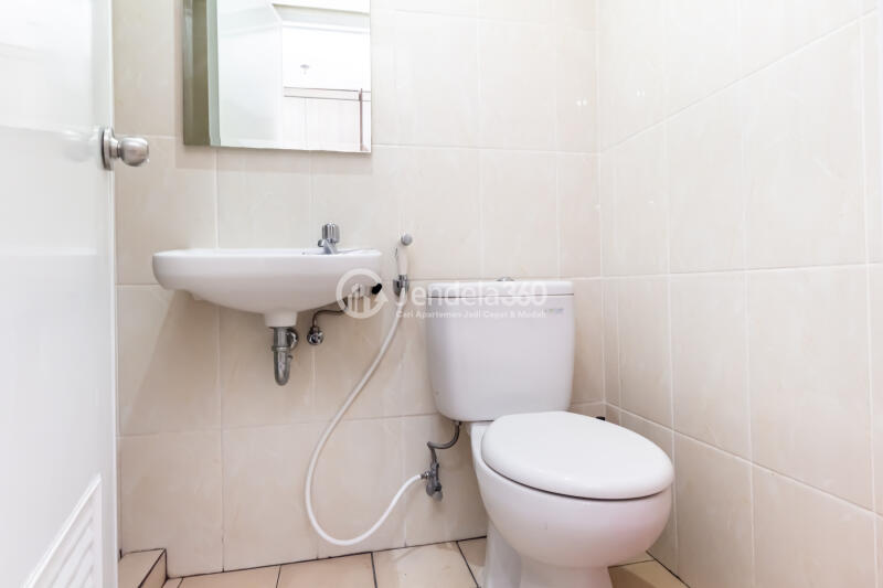 Bathroom Studio M Town Residence Serpong Apartment at Tower Bryant