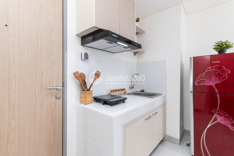 Kitchen 1BR Akasa Pure Living Apartment at Tower Kamaya