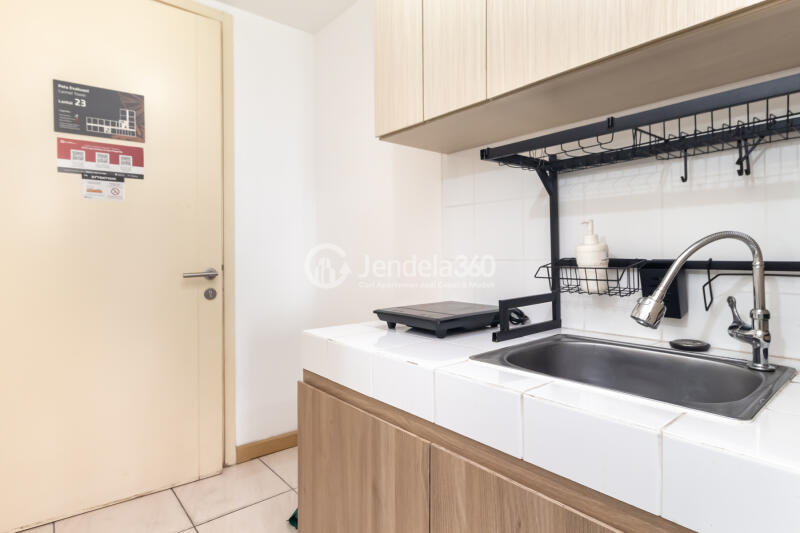 Kitchen Studio M Town Residence Serpong Apartment at High Floor