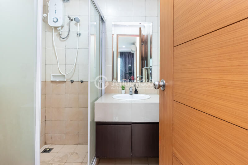 Bathroom 2 2BR Apartment with  View at Hamptons Park Apartment