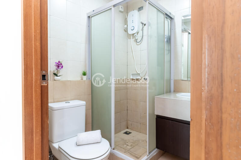 Bathroom 2 2BR Apartment with  View at Hamptons Park Apartment
