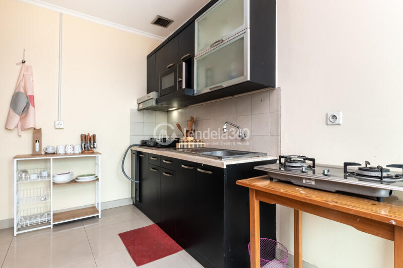Kitchen 2BR Apartment with  View at Hamptons Park Apartment