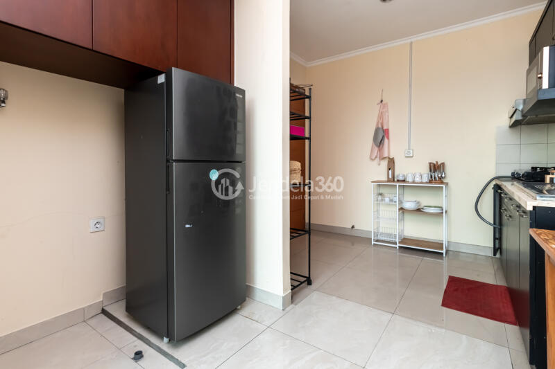 Kitchen 2BR Apartment with  View at Hamptons Park Apartment