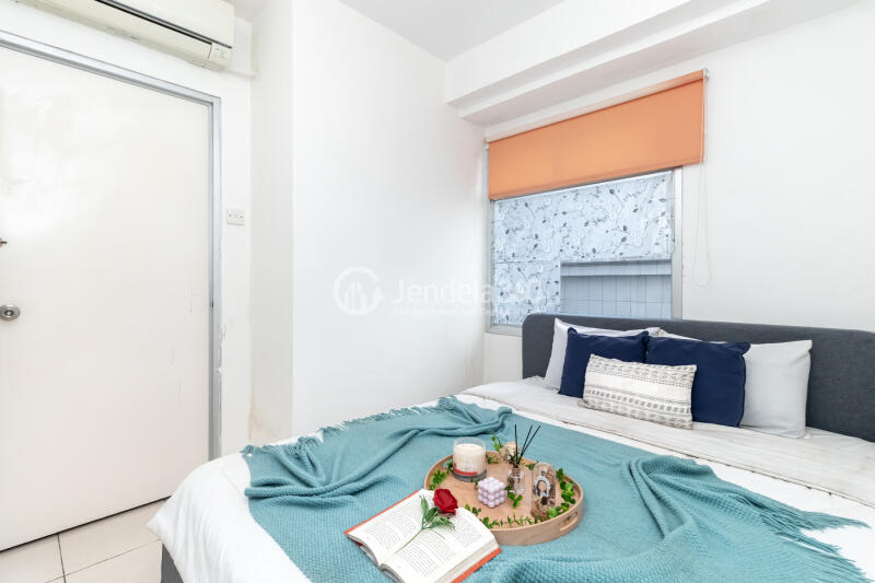 Bedroom 1 2BR Green Bay Pluit Apartment at Tower Borneo