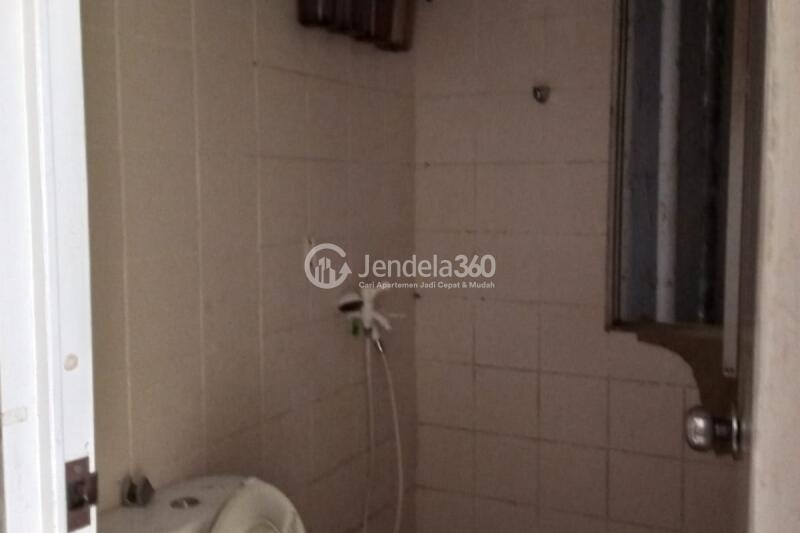 Bathroom Low Floor 2BR Apartment with Garden View at City Park Apartment