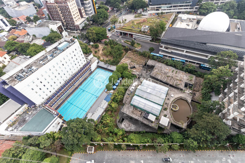 Balcony Low Floor 2BR Apartment with  View at Menteng Park