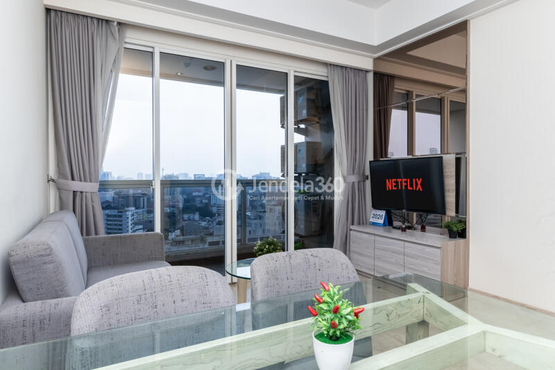 Living Room Low Floor 2BR Apartment with  View at Menteng Park