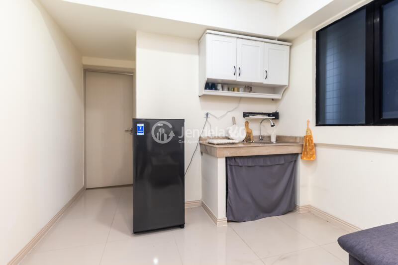 Kitchen Low Floor 2BR Apartment with  View at Meikarta Apartment