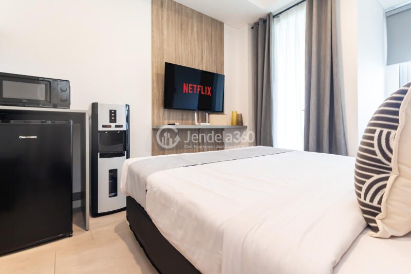 Bedroom Decorative Studio Apartment Middle Floor with City View at Antasari Place Apartment