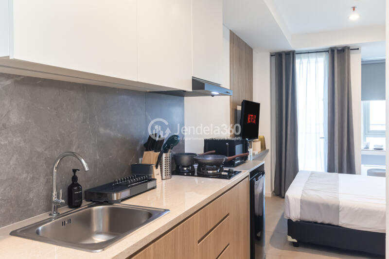 Kitchen Decorative Studio Apartment Middle Floor with City View at Antasari Place Apartment