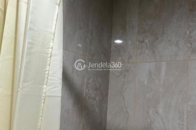 Bathroom Low Floor 1BR Apartment with  View at Tamansari Skylounge Makassar Apartment