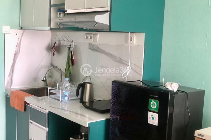 Kitchen Low Floor 1BR Apartment with  View at Tamansari Skylounge Makassar Apartment