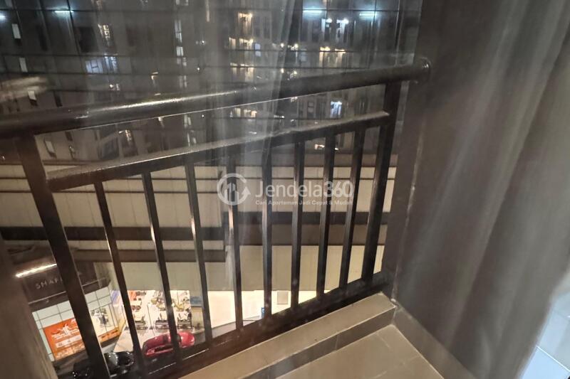 Balcony Fancy Studio Apartment at Transpark Cibubur Apartment Low Floor