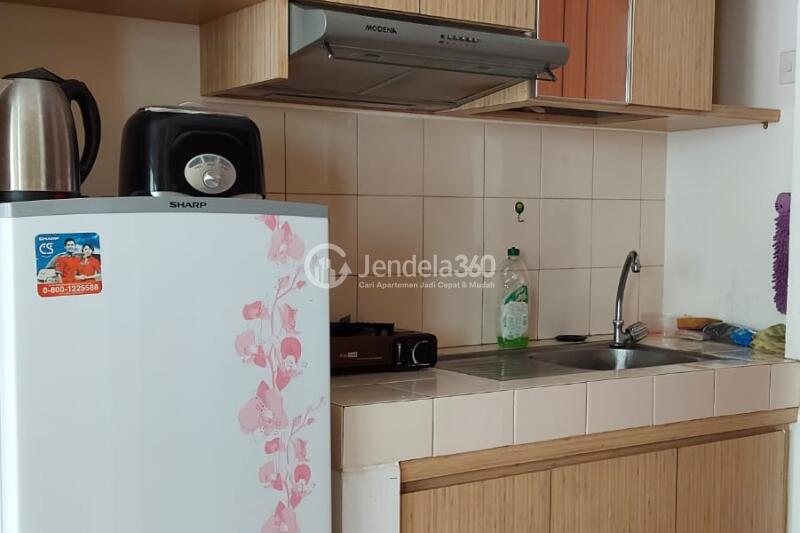 Kitchen Excellent Studio Apartment High Floor with Swimming Pool View at Margonda Residence 3
