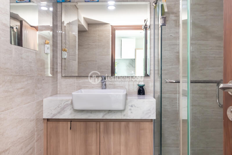 Bathroom Studio Apartment with City View at Southgate Residence
