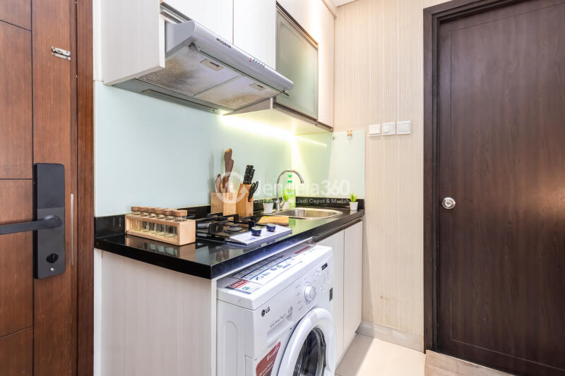 Kitchen 2BR Apartment with City View at Aspen Residence Apartment